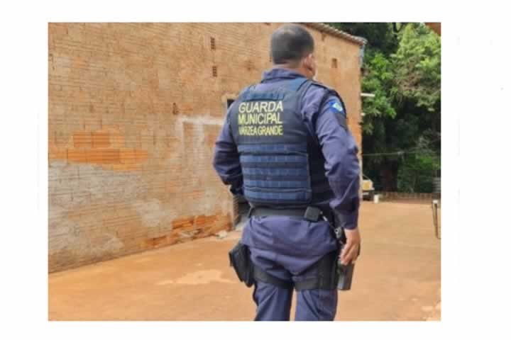 Homem bate em ex e é preso em galinheiro
