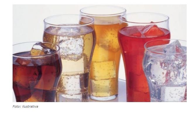 Venda de refrigerante e refresco poderá ser proibida em escolas