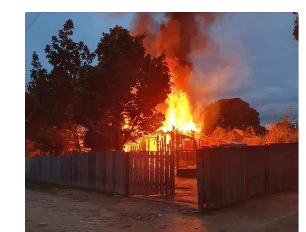 Idoso morre em incêndio no Distrito de Castelo de Sonhos, em Altamira, PA