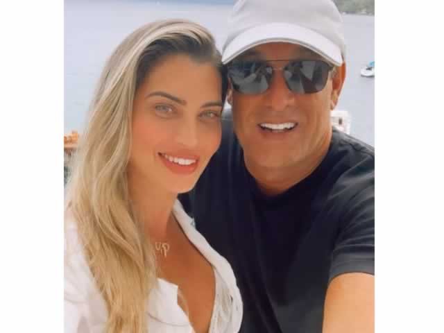 SERGIO MALLANDRO POSA COM A NOVA NAMORADA E SE DERRETE: 'MINHA RAINHA'
