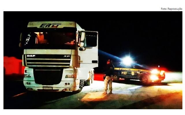 PRF localiza caminhão trator que foi roubado na madrugada