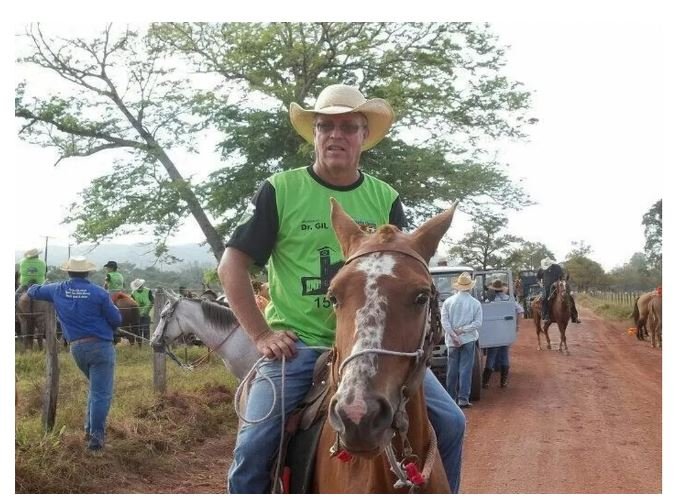 Ex-policial civil morre em cavalgada após cair de burro em MT