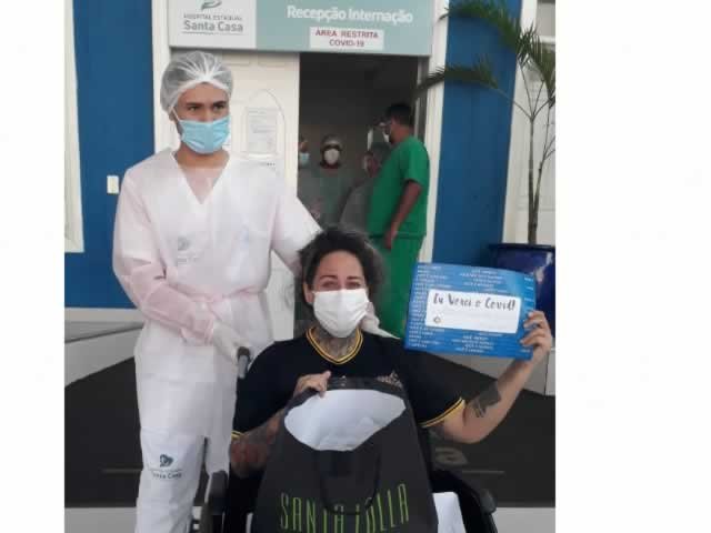 Colidense Fabiana Assis internada com COVID-19 tem alta e esta voltando para cidade.