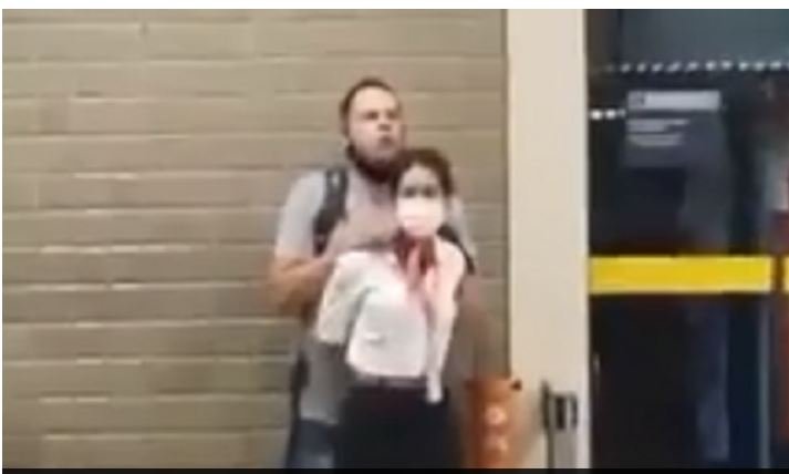 Passageiros de Cuiabá gravam momento em que PM faz funcionária refém em aeroporto