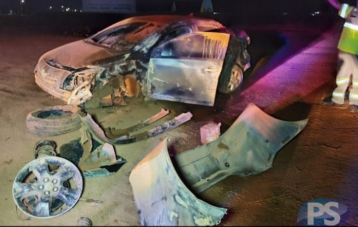 Policial Militar capota carro ao desviar de animal na pista. (Fotos)