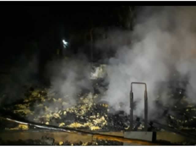 Casa pega fogo e criança morre carbonizada