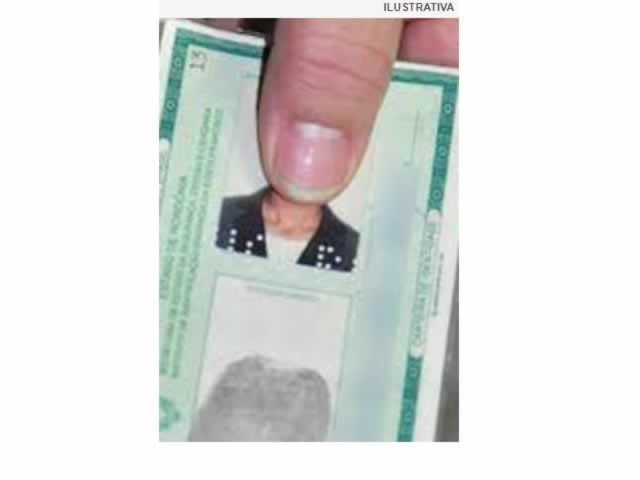 Mulher é presa após falsificar identidade para entrar em festa; Ela era menor quando falsificou documento