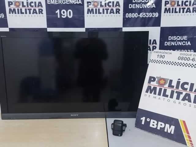 Monitorado é pego com televisão roubada de residência e rompe tornozeleira na fuga