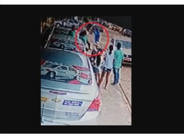 Empresário é morto a facadas no meio da rua em MT; vídeo