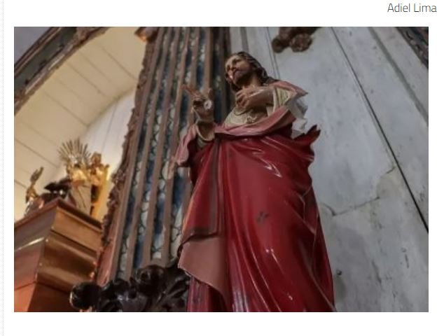 Bandidos invadem igreja e roubam imagem de santa de 200 anos em MT