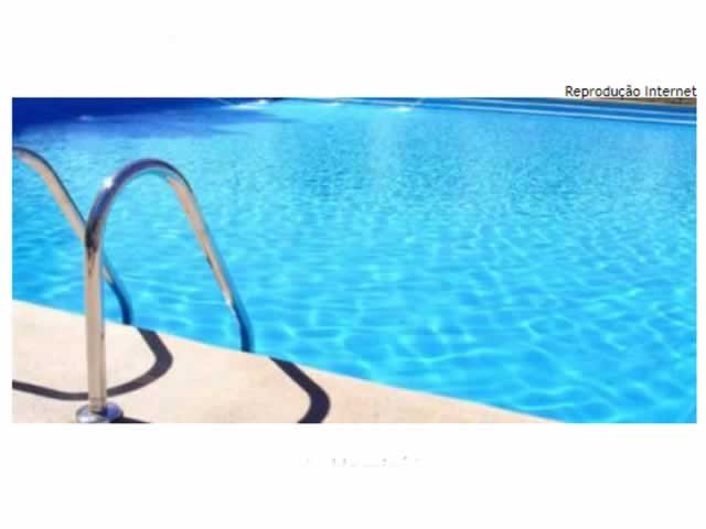 Bebê de um ano e 7 meses morre após se afogar em piscina