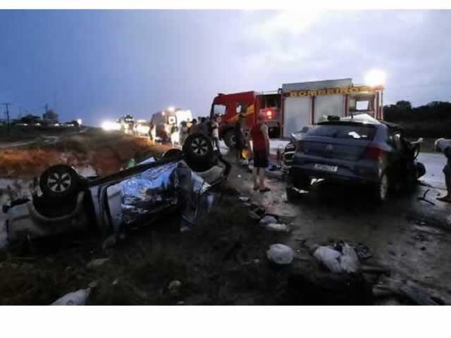 Grave acidente deixa dois mortos e um preso às ferragens na BR-163