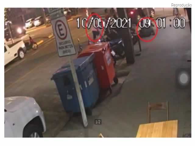 Vídeo mostra homem sendo assassinado a tiros na frente de bar em MT