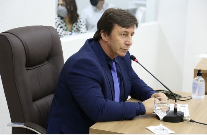 Vereador concede moção de aplauso para cantor Eduardo Costa