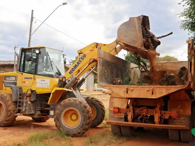 Comunidades Café Norte e Trevo Ouro Verde recebem equipe do Mutirão da Dengue.