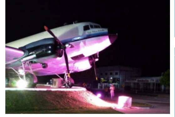 Outubro Rosa: Avião Douglas DC3 de Alta Floresta ganham iluminação especial