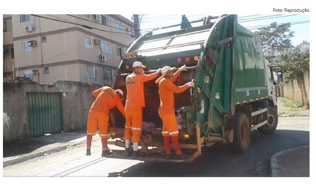 Justiça determina que garis não podem mais ser levados na parte externa de caminhões