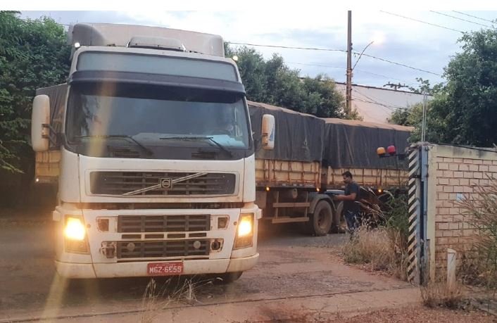 Caminhoneiro é raptado em posto de combustíveis e fica nove horas sob mira de criminosos