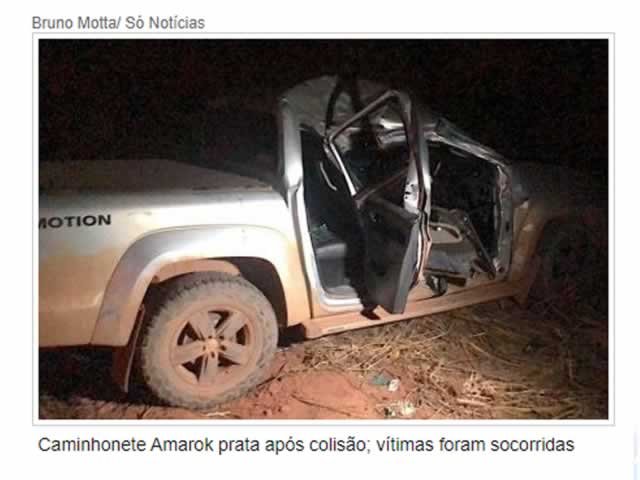 Acidente entre caminhonete e carreta deixa 4 feridos em BR