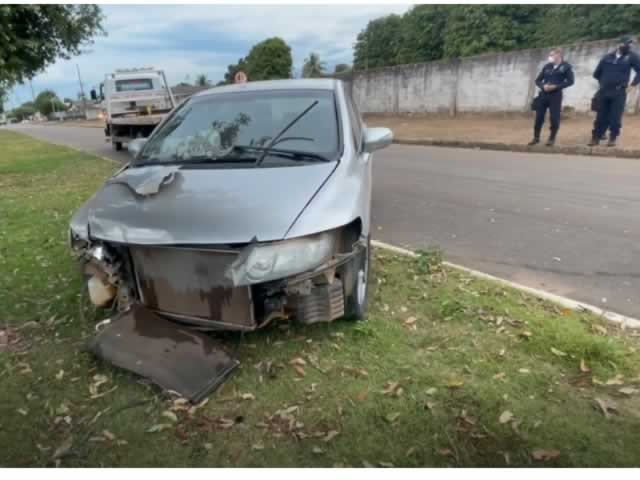 Motorista em Colíder perde controle e causa danos de grande monta no carro. (Vídeo)