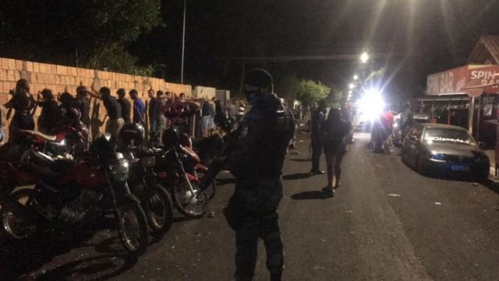 PM fecha festa clandestina com mais de 300 pessoas sem máscaras e 168 vão para a delegacia