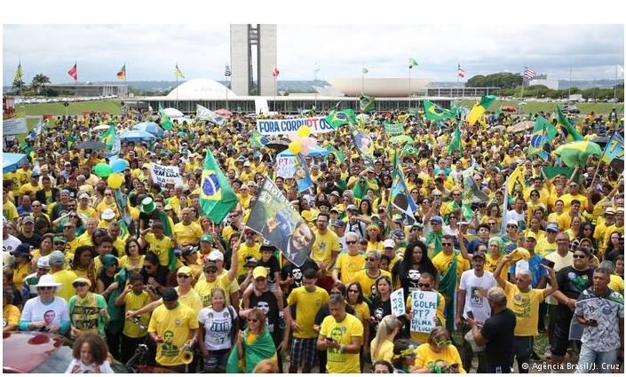 Atos pró-Bolsonaro ocorrem em várias cidades do país