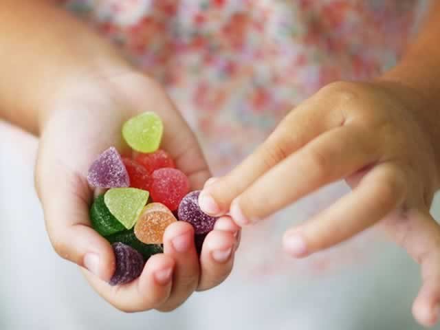 Idoso dá R$ 20 e doces para estuprar menor em MT