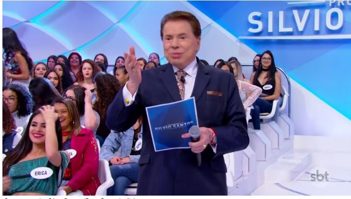 Silvio Santos faz pergunta polêmica, envolve plateia e é detonado na internet