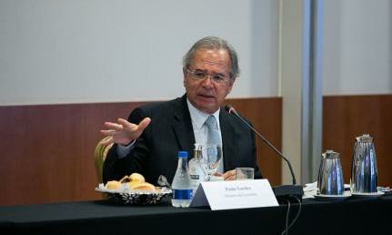 Paulo Guedes: auxílio emergencial pode ser renovado se pandemia continuar