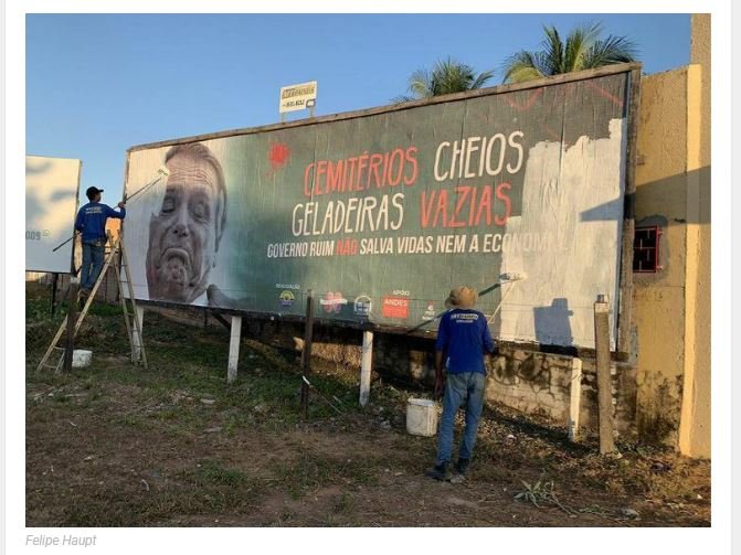 Após ameaças, outdoors com críticas a Bolsonaro são retirados de circulação em Sinop. (Fotos)