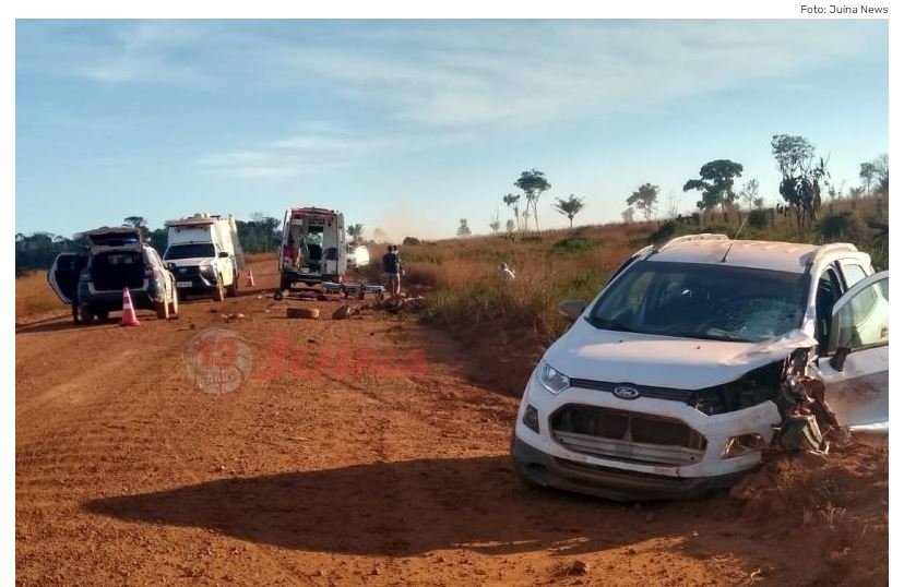 Homem de 50 anos têm pernas quebradas e morre após bater de frente com EcoSport