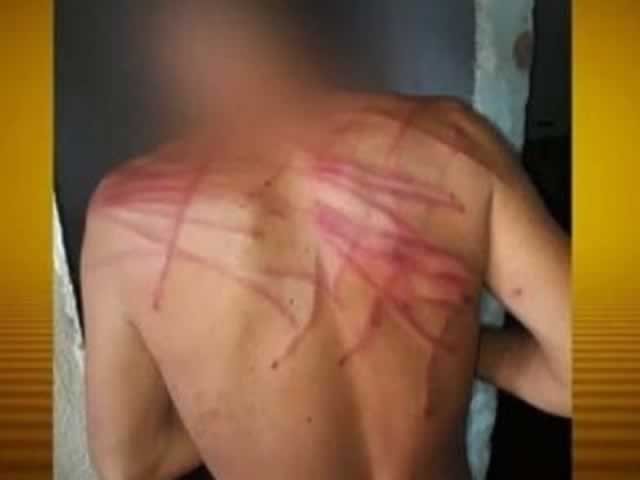 Polícia prende quatro por dar 50 chibatadas em jovem