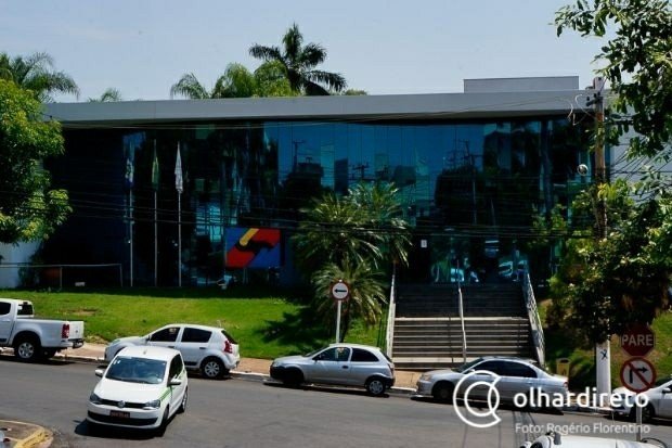 OAB acompanha advogada presa e algemada durante o exercício profissional