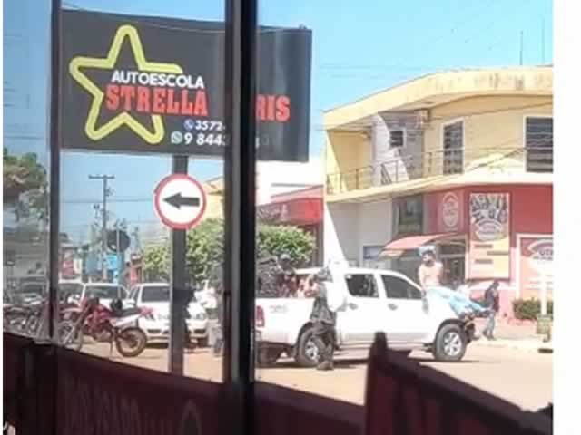NOVO CANGAÇO: Bandidos assaltam agencias do Sicredi e Sicoob em Nova Bandeirantes. (Vídeo)