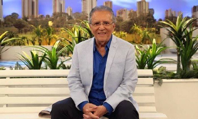 Carlos Alberto perde a paciência com apresentador: "Não me deixa falar"