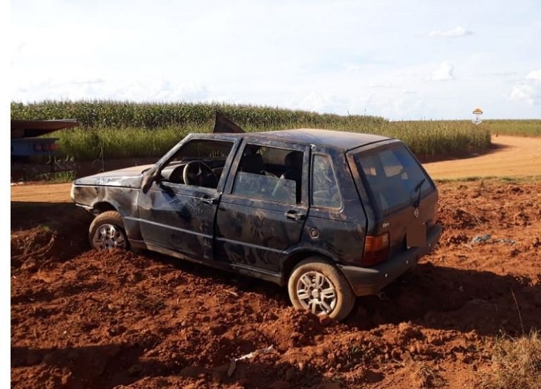 Carro capota em estrada rural e criança com apenas dois anos perde a vida
