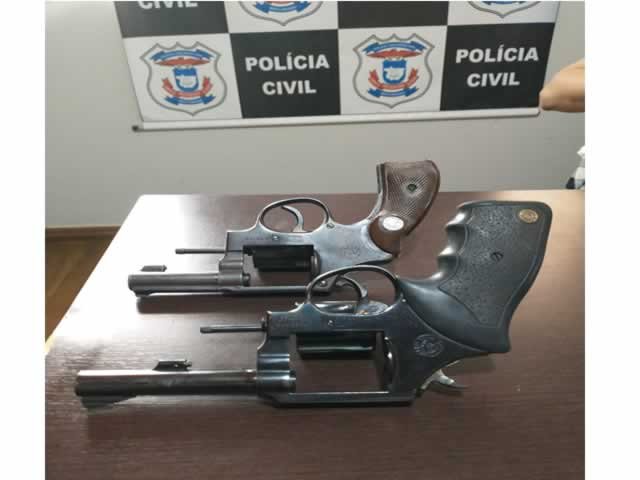 Investigadores da PJC de Colíder apreendem armas em casa de marido ameaçador. (Fotos)