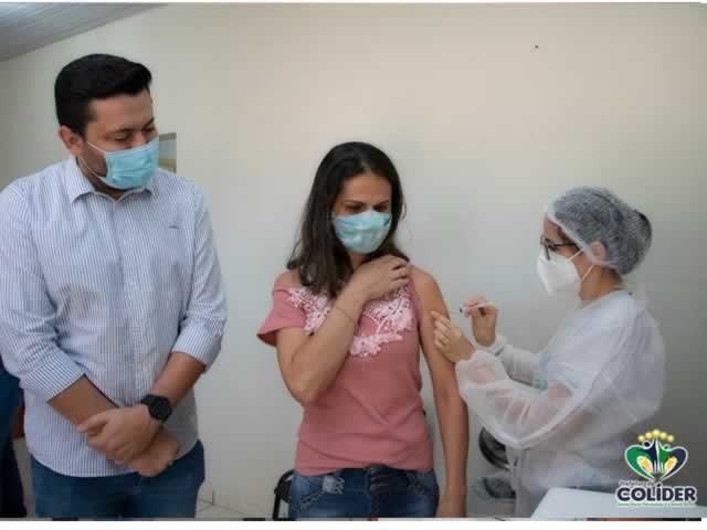 INICIADA A VACINAÇÃO DOS PROFISSIONAIS DA EDUCAÇÃO DE COLÍDER