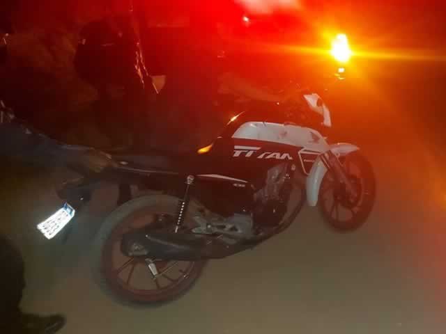 Motociclista bate em carro e choca de frente com arvore em Colíder.(Fotos)