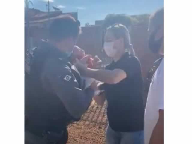 Polícia Militar diz que bebê foi penhorado pela mãe por dívida de R$ 300 com traficantes