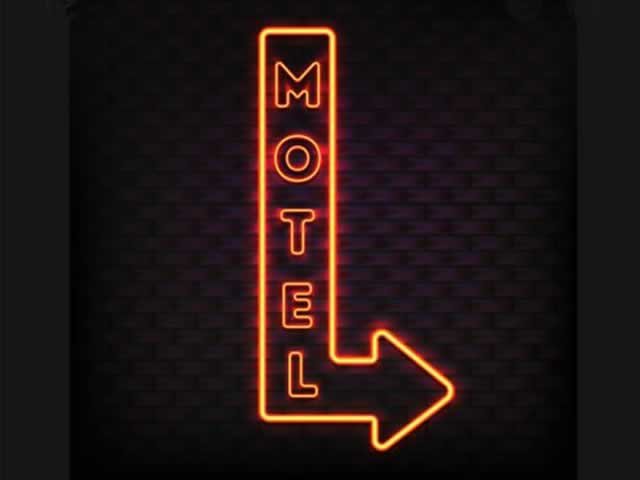 No Dia dos Namorados homem tenta esfaquear garota de programa em motel
