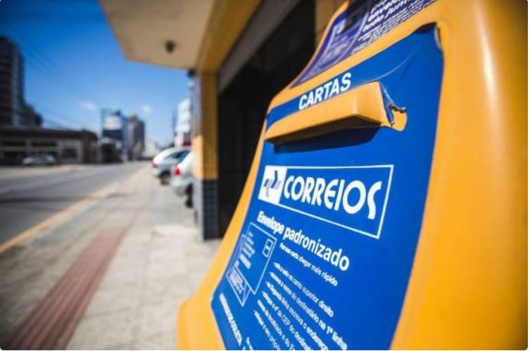 Sindicato denuncia que carteiros são infectados no trabalho e transmitem covid para família