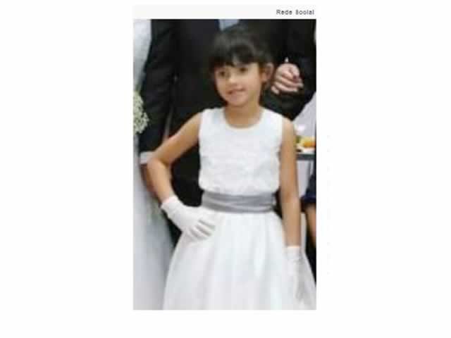 Criança, de 11 anos, morre após ser atropelada por caminhonete ao descer de ônibus escolar e tentar atravessar estrada