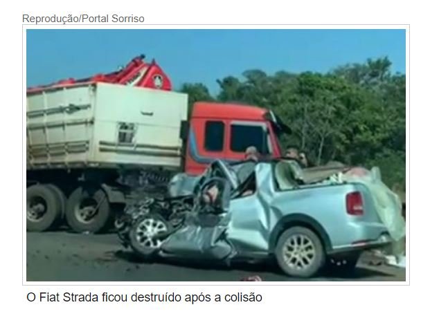 Três ficam gravemente feridos em colisão entre carro e carreta. (Fotos)