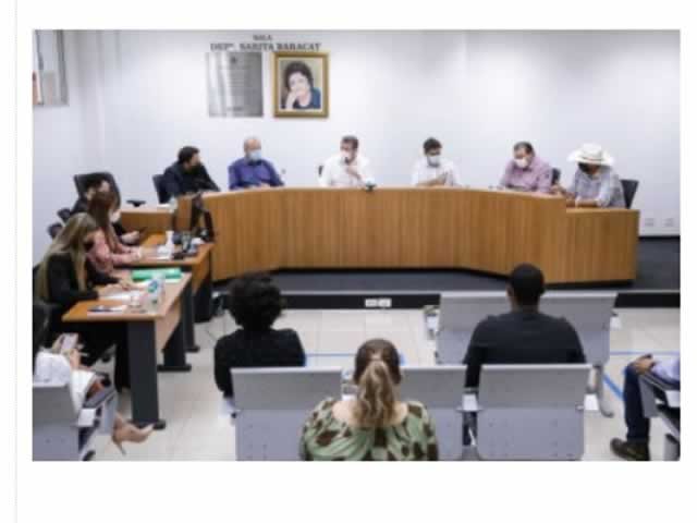 Com vacinação dos professores, Estado confirma retorno das aulas em agosto