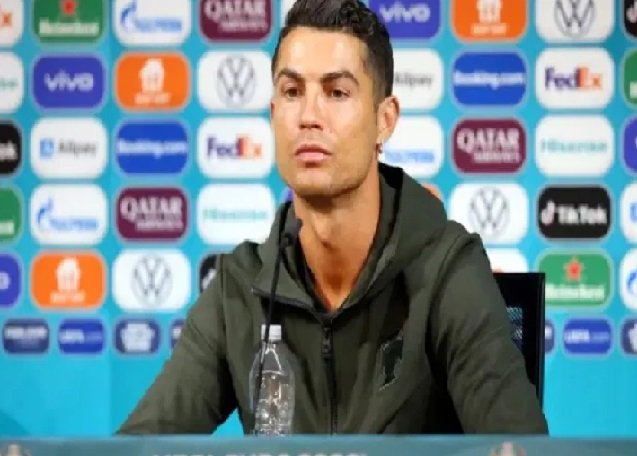 Coca-Cola X Cristiano Ronaldo: marca lança garrafa de água com o nome do craque