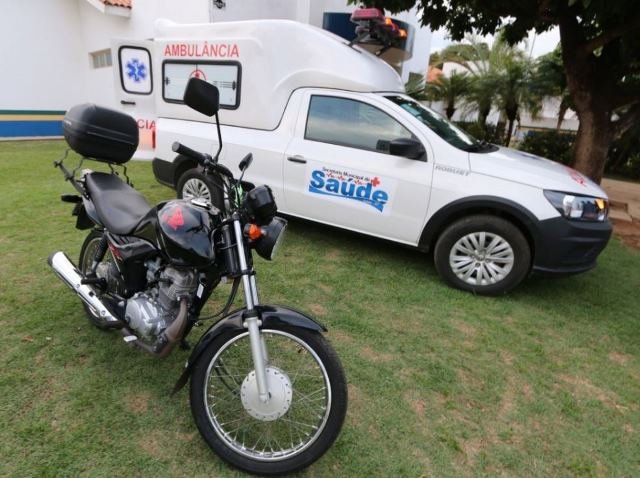 Presidente da Câmara de Colíder e vereadores repassam motocicleta à Secretaria Municipal de Saúde