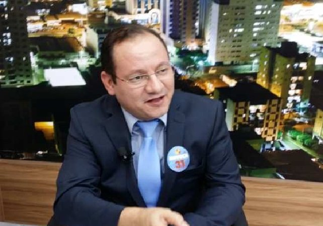 Jornalista e ex-candidato a governo do estado tenta matar mulher e atira contra a própria cabeça