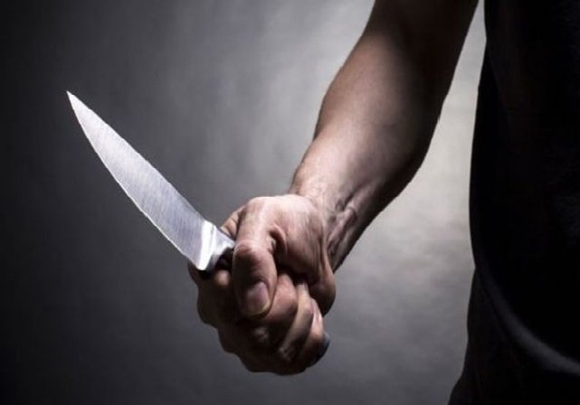 Mulher vai buscar marido no bar, ele não gosta é ameaça esposa com faca