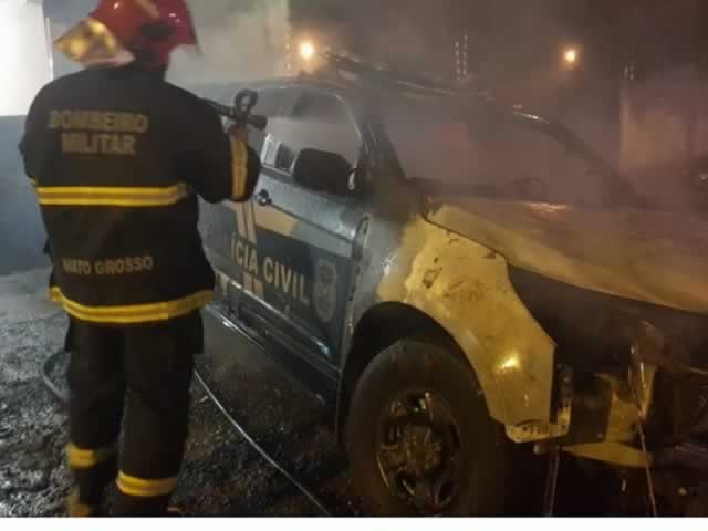 Facção coloca fogo em viatura da PM após ser alvo de operação